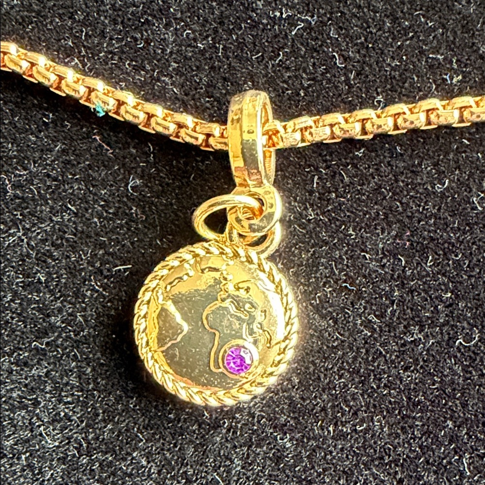 Elegant Effy 24” Gold Charm Necklace with 12 gold pendant charms. New in box. - Picture 8 of 16
